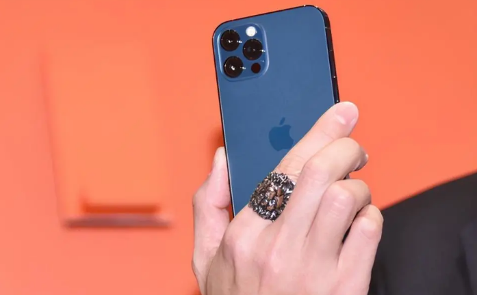 定襄苹果手机维修分享iPhone12系列重启方法教程 